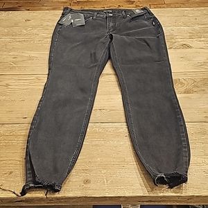 Womens Silver Suki Curvy Fit Mid rise skinny leg sz 33/29 Nwt (1e)